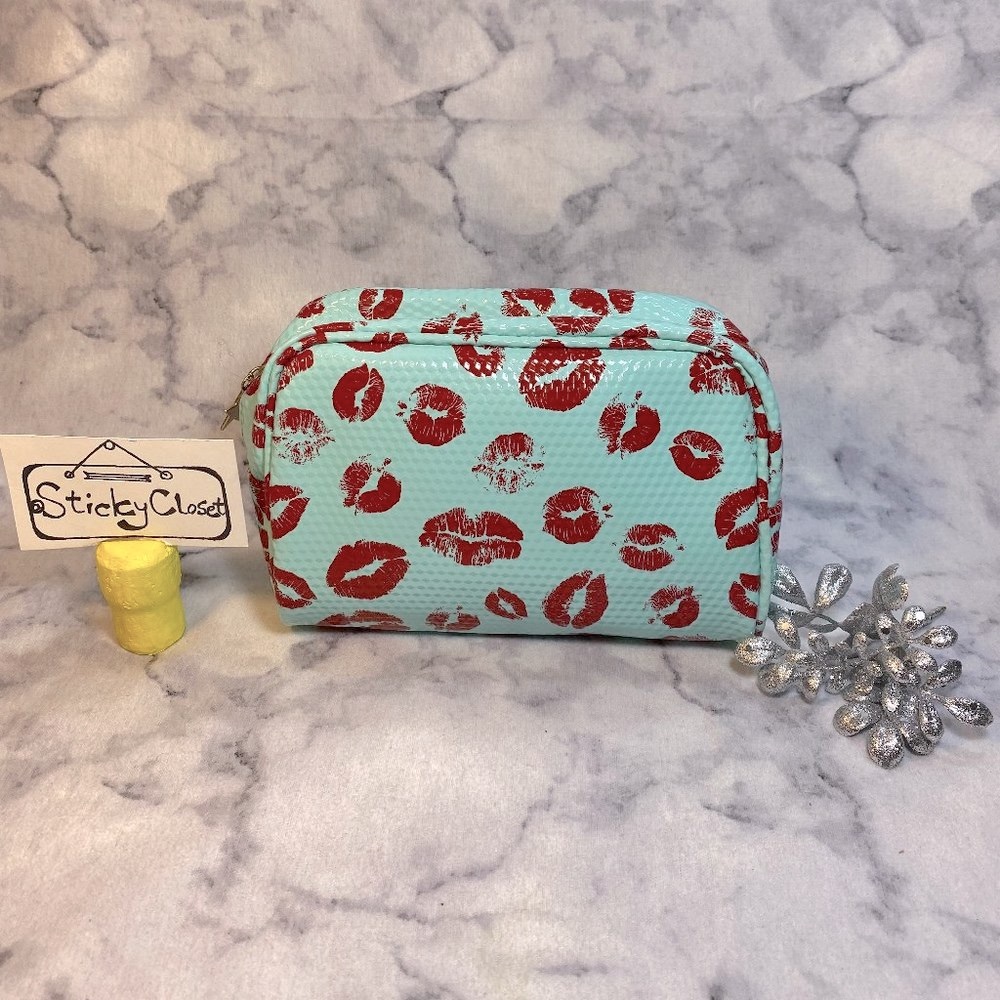 Gorgeous Kiss Pouch